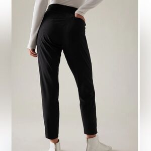 EUC - Athleta Brooklyn Ankle Pant - Size 4 - black